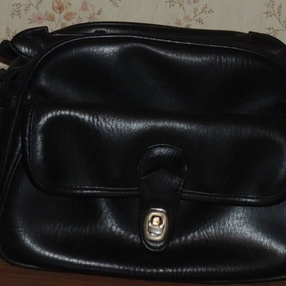 black purse faux leather man made material looks like 10 poches to put stuff - Picture 4 of 5
